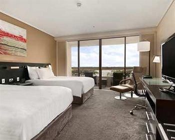 Hilton Cairns