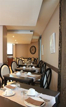 Henry II Hotel