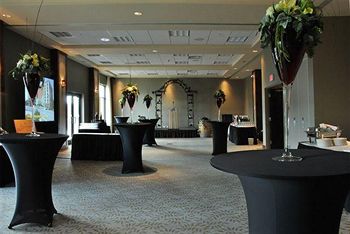 Holiday Inn Express Kelowna Hotel and Conference Centre