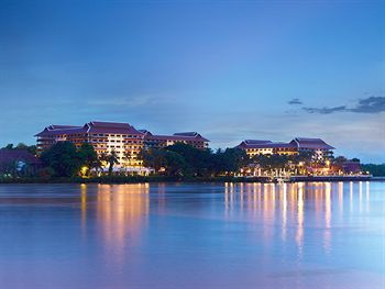 Anantara Bangkok Riverside Resort And Spa