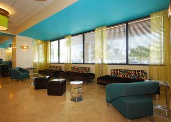 Comfort Suites Airport and Cruise Port