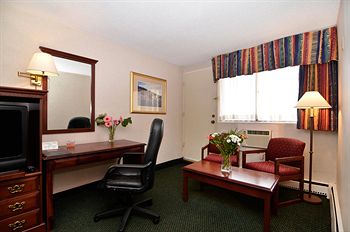 Econo Lodge Motel Village