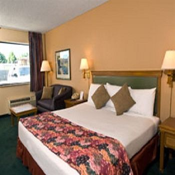 Econo Lodge East