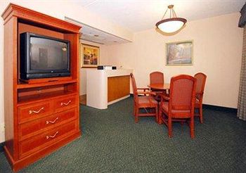 Quality Inn & Suites Airport