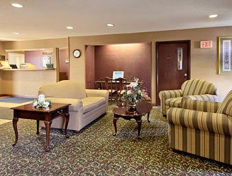 Super 8 Indianapolis/NE/Castleton Area