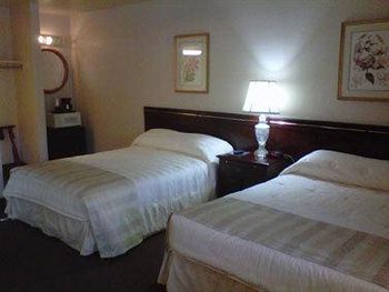 Caravelle Inn & Suites