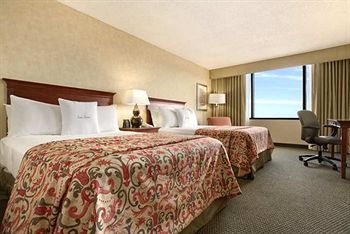 DoubleTree by Hilton Kansas City-Overland Park