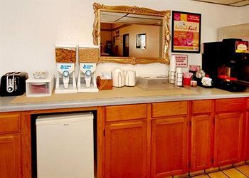 Econo Lodge West