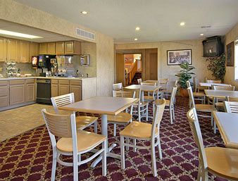 Days Inn Kansas City, MO Near Worlds of Fun