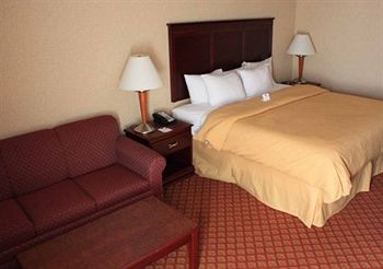 Clarion Inn and Suites Grand Rapids Airport