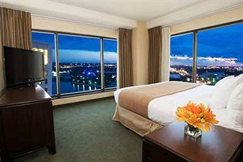 DoubleTree Suites by Hilton Columbus Downtown