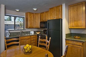 Tahoe Lakeshore Lodge & Spa