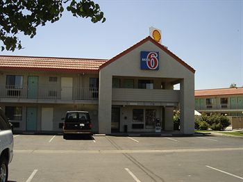 Motel 6 Shaw Ave & Hwy 99