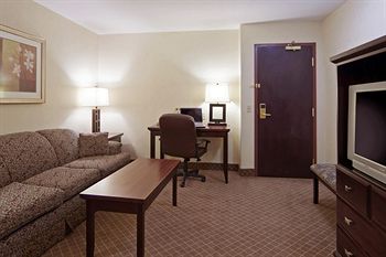 Comfort Inn And Suites Airport