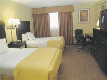 La Quinta Inn & Suites Wichita Airport