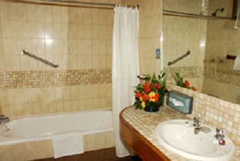 Tanoa Skylodge Hotel