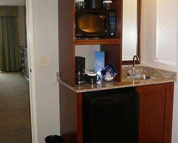 Embassy Suites Hotel Nashville - Airport