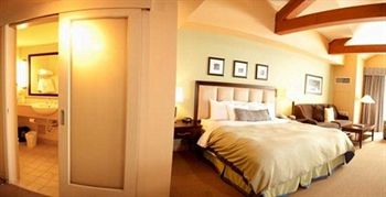 Crystal Lodge & Suites