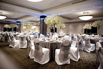 Delta Edmonton-Centre Suite Hotel