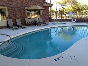 Holiday Inn Express & Suites Phoenix Tempe - University