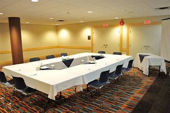 Holiday Inn Express & Suites Langley