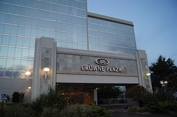 Crowne Plaza Tulsa - Southern Hills