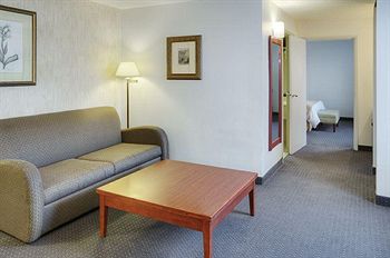 London Hotel & Suites