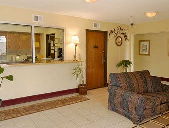 Super 8 Nashville - Downtown / Opryland Area