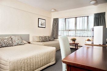 The Bay Plaza Hotel