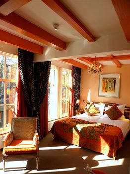 Ambassade Hotel
