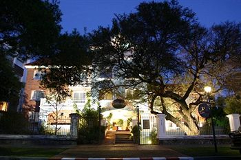 Regency Suites Carrasco  Boutique Hotel