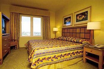 Embassy Suites Dorado del Mar - Beach & Golf Resort