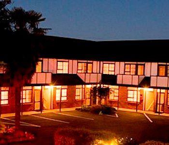Knightsbridge Court Motor Lodge