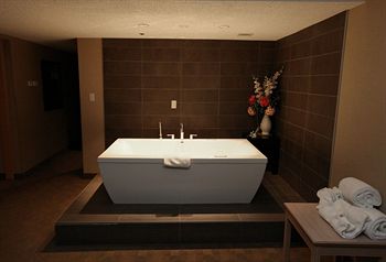 Edmonton Hotel & Convention Center