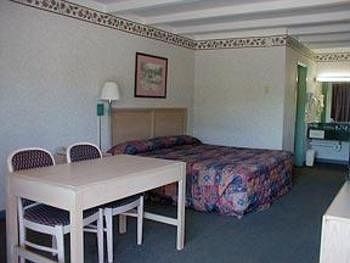 Rodeway Inn near Nashville Airport