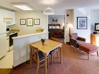 CrestHill Suites Wichita