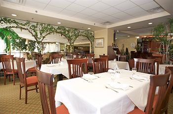 Monte Carlo Inn Airport Suites