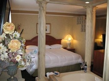 Monte Carlo Inns Toronto West Suites