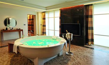 Moevenpick Hotel &amp; Resort Beirut