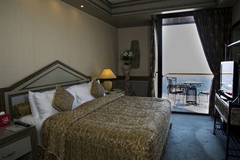 Grand Hills Hotel and Spa