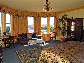 Gatsby Mansion Inn