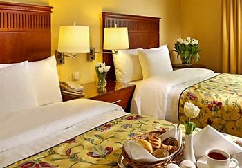 Courtyard by Marriott Warsaw Airport