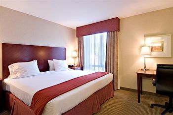 Holiday Inn Express Hotel & Suites Surrey