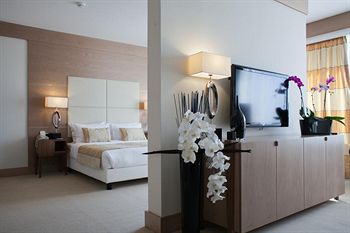 Victoria Hotel