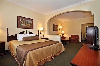 Best Western Plus Sam Houston Inn & Suites