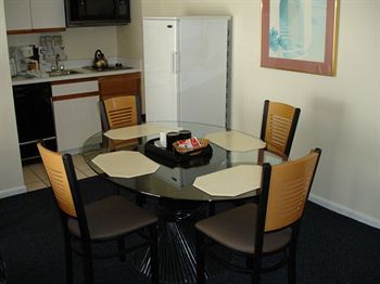 La Renaissance Suites