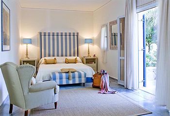 Yria Hotel