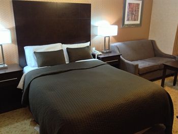 Mississauga Gate Inn