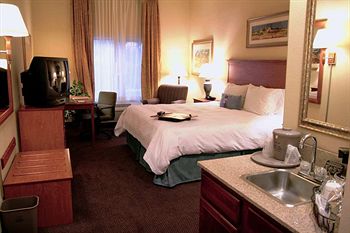 Hampton Inn & Suites Ontario