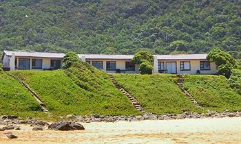 Arch Rock Seaside Accommodation